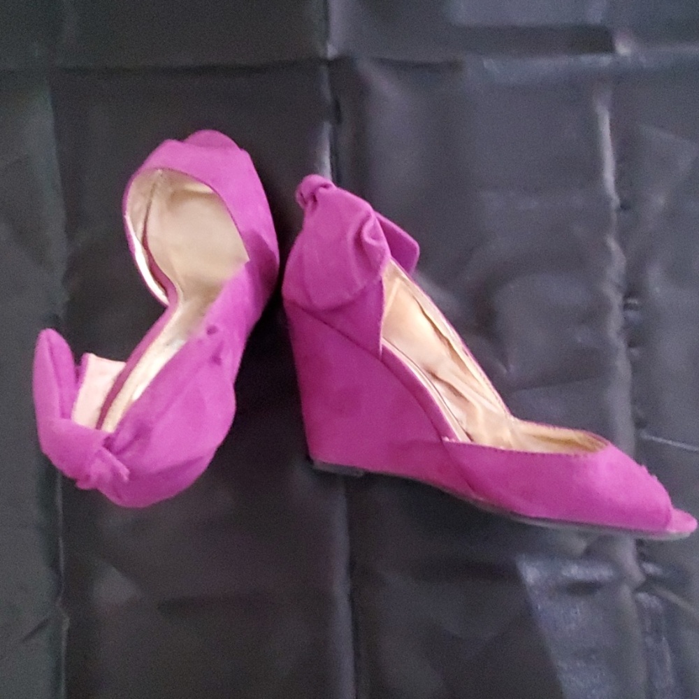 Shoes - Picture 2 of 5
